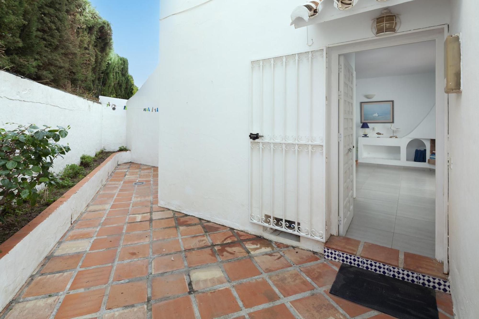 Bright Spacious 1 Bed Apartment Nerja Exteriör bild