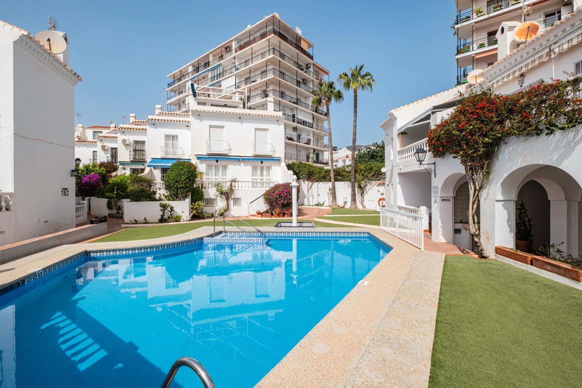 Bright Spacious 1 Bed Apartment Nerja Exteriör bild
